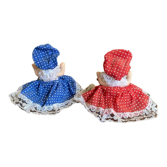 Vintage pair of miniature ceramic dolls with handmade clothing 3.5” tall x 4.5” - Picture 4 of 5